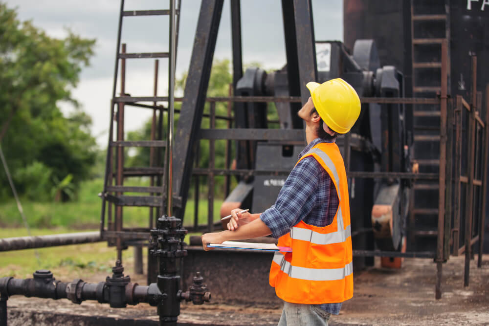 Oil, Gas & Water Pipeline Construction in Abu Dhabi: Materials, Standards & Timelines Explained